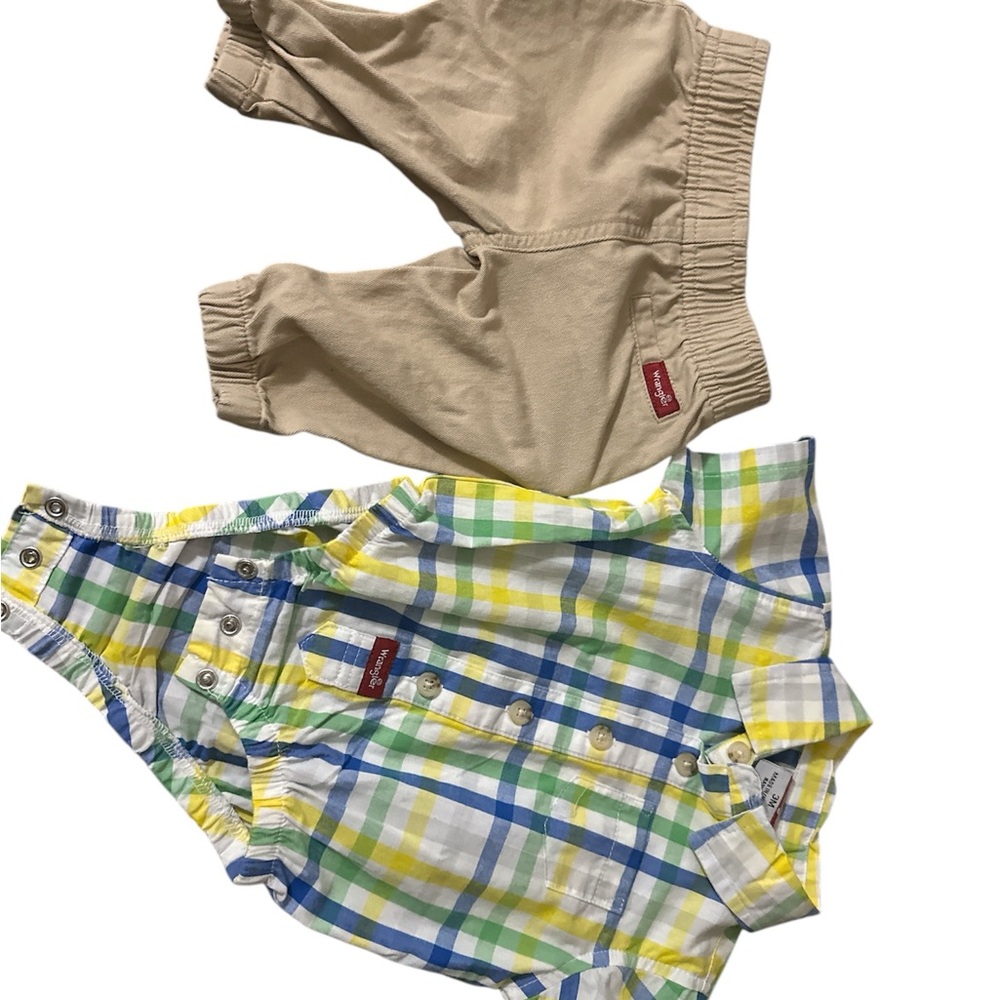 Infant wears